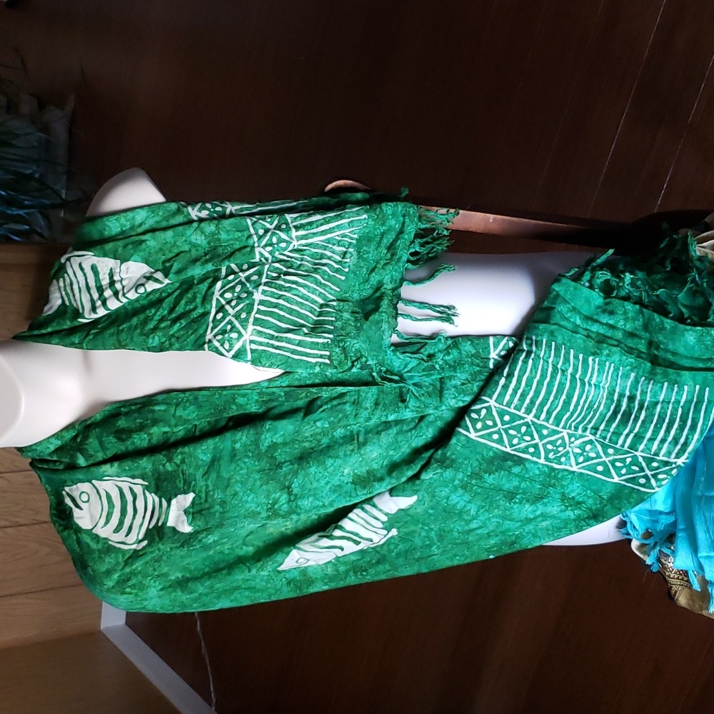 Nice green Balinese wrap with ocean theme